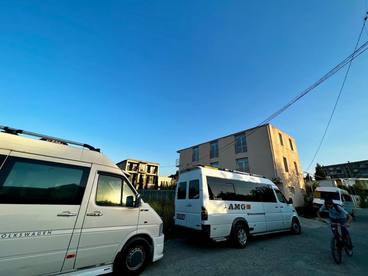Smile Guesthouse Tbilisi Bagian luar foto