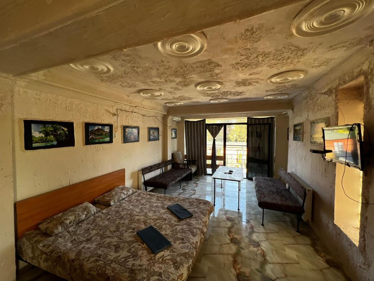 Smile Guesthouse Tbilisi Bagian luar foto
