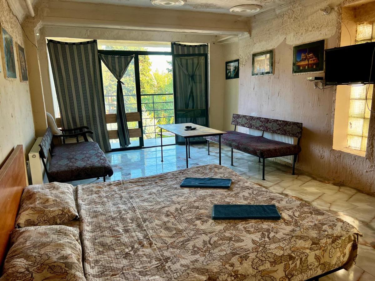 Smile Guesthouse Tbilisi Bagian luar foto