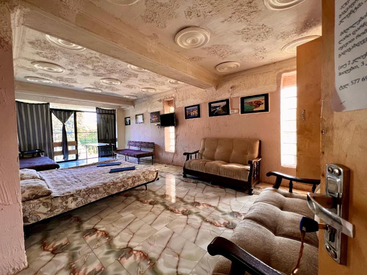 Smile Guesthouse Tbilisi Bagian luar foto
